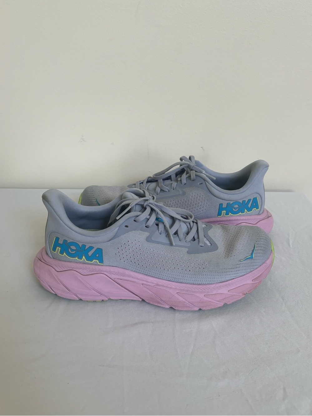 Hoka Arahi 7 Womens Size 7.5B Gull Pink Twilight Running Shoes Comfort Sneakers